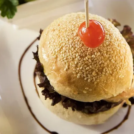 Ibis Styles מלון שולה